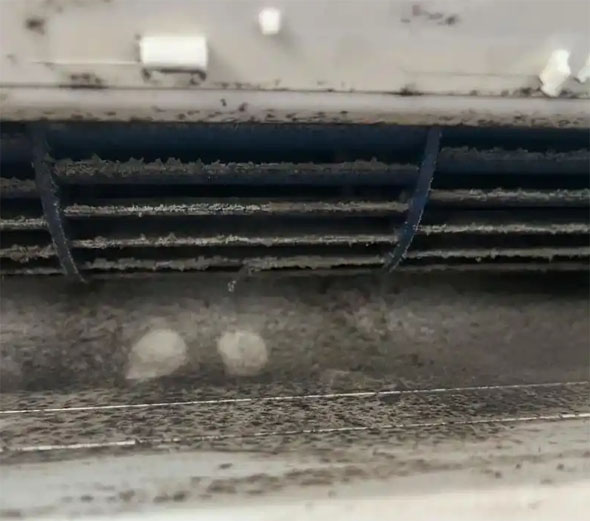 遂平空调吹的风有股烧焦味是怎么回事